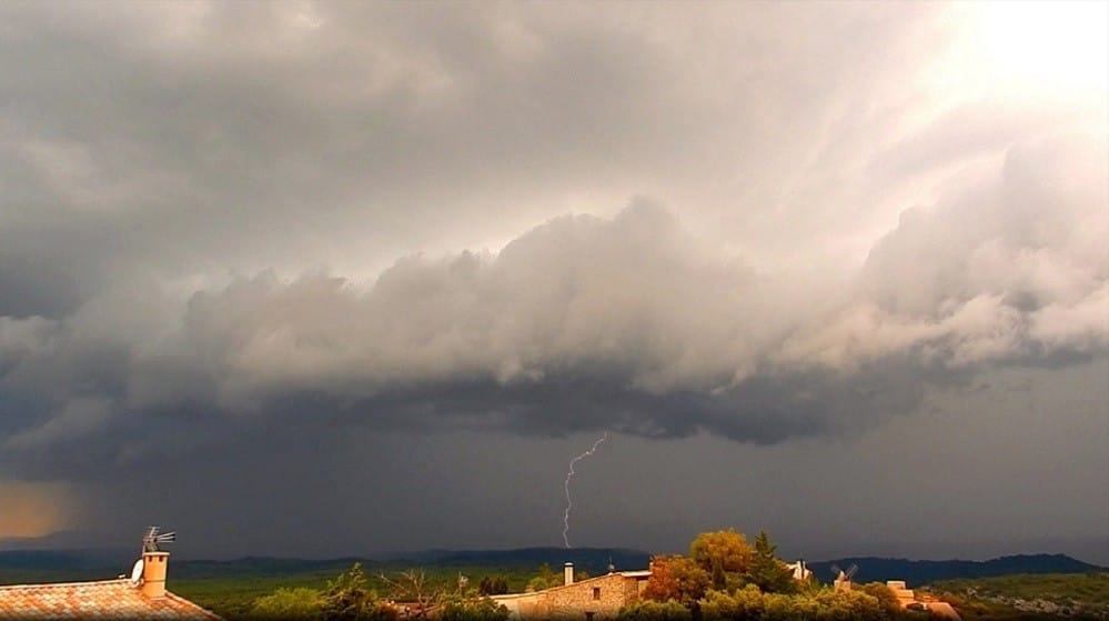Orages dans les Bouches-du-Rhône le 31 mai 2014. (c) Julien DEL VOLGO Orages dans les Bouches-du-Rhône le 31 mai 2014. (c) Julien DEL VOLGO