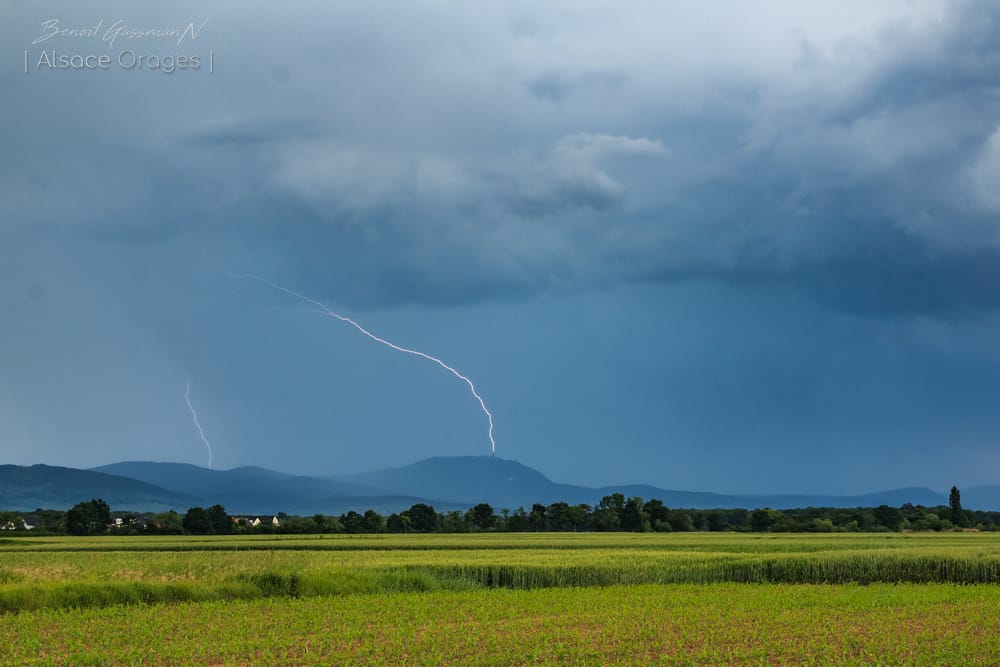 Impacts ascendants sur le relief des Vosges (Alsace) le 21 mai Impacts ascendants sur le relief des Vosges (Alsace) le 21 mai