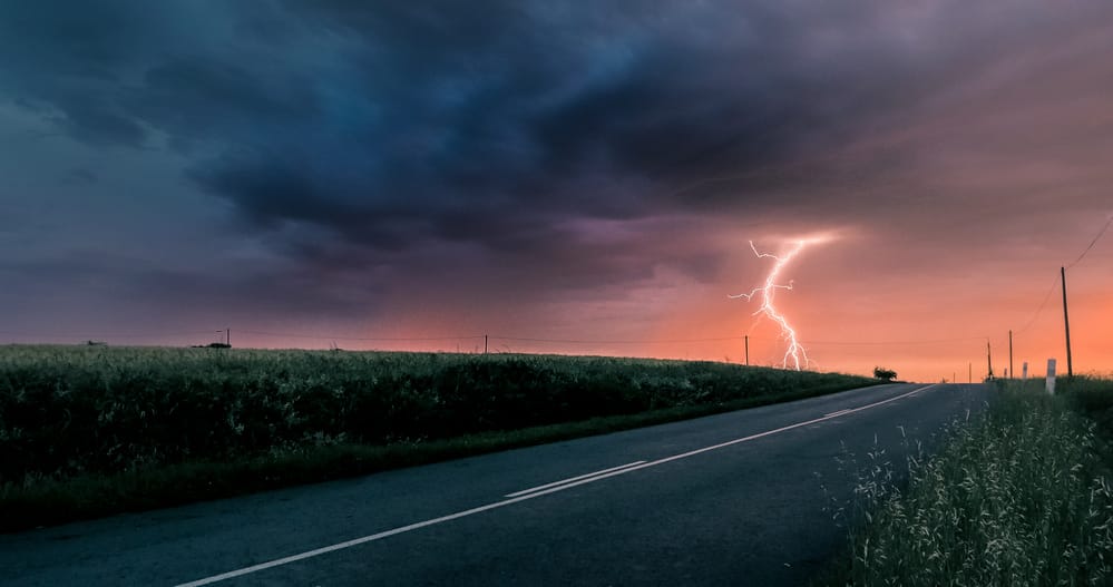 Orages au soleil couchant dans les Pays de la Loire le 8 juin