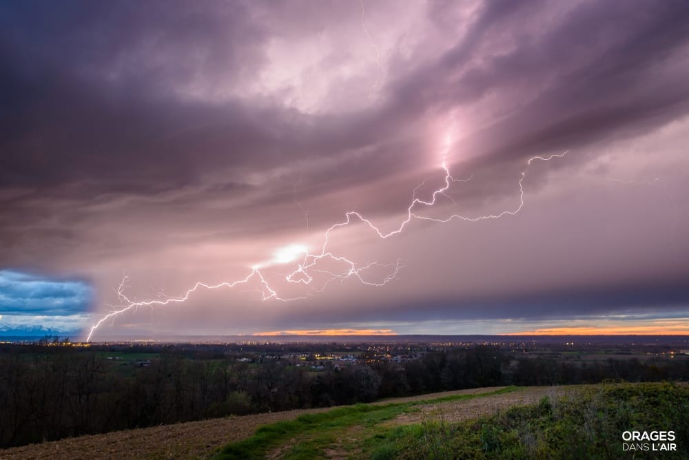 Foudre et grêle sous un orage peu mobile dans la région de Tarbes (65) le 23 mars