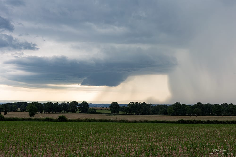 Journée orageuse en Auvergne-Rhône-Alpes le 10 juin par Eric Tarrit