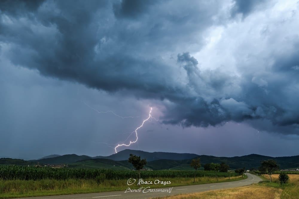 Orage peu électrique mais offrant de belles structures nuageuses en Alsace le 28 juin