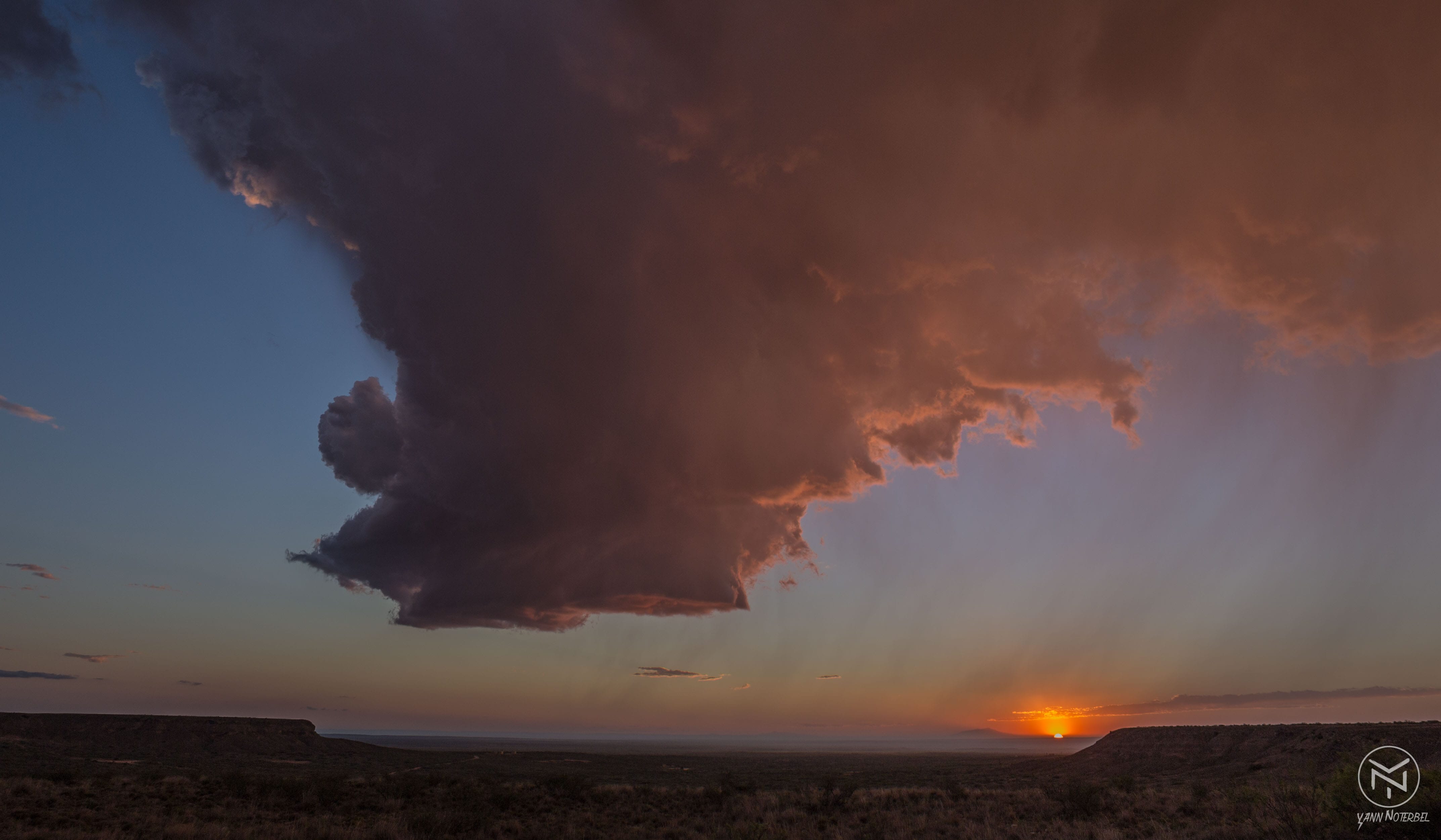 http://www.keraunos.org/img/actualites/chasseurs/reportage-orage-yann-noterbel-14983217105.jpg