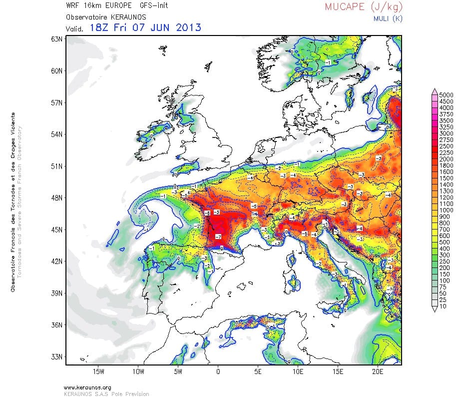 MUCAPE et MULI prévus pour le 7 juin 2013 à 20h locales. WRF Europe 16 km. Run du 2013 06 05 06Z. (c) KERAUNOS MUCAPE et MULI prévus pour le 7 juin 2013 à 20h locales. WRF Europe 16 km. Run du 2013 06 05 06Z. (c) KERAUNOS