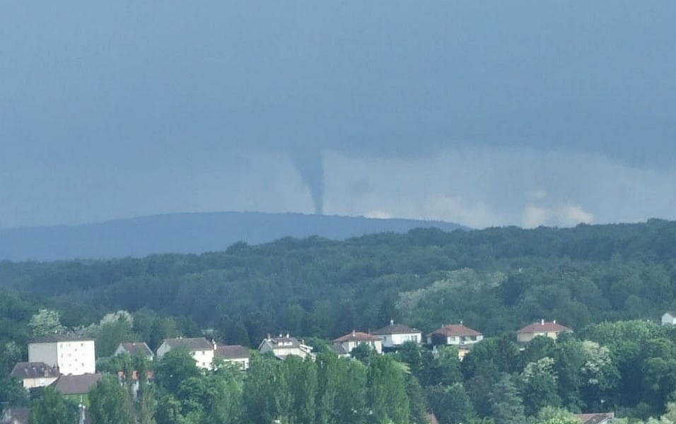 Possible tornade entre Jura et Doubs le 10 juin 2013. (c) N. SINIBALDI