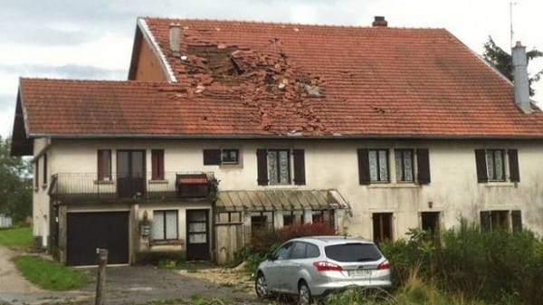 Dommages consécutifs à un phénomène venteux violent, sur la commune de Charquemont, dans le Doubs, le 4 août 2014. (c) France 3 Franche-Comté Dommages consécutifs à un phénomène venteux violent, sur la commune de Charquemont, dans le Doubs, le 4 août 2014. (c) France 3 Franche-Comté