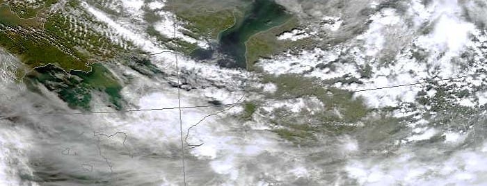 Orages monocellulaires localement très pluvieux le 21 avril 2014 entre Nord - Pas de Calais et Ardennes. Image satellite canal visible de 13h10 TU (15h10 locales). (c) MODIS