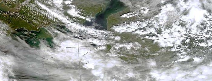Orages monocellulaires localement très pluvieux le 21 avril 2014 entre Nord - Pas de Calais et Ardennes. Image satellite canal visible de 13h10 TU (15h10 locales). (c) MODIS Orages monocellulaires localement très pluvieux le 21 avril 2014 entre Nord - Pas de Calais et Ardennes. Image satellite canal visible de 13h10 TU (15h10 locales). (c) MODIS