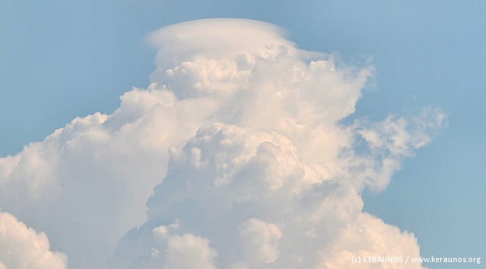 Cumulus avec pileus le 21 avril 2014, en région de Lille (Nord), à 13h48 locales. (c) KERAUNOS