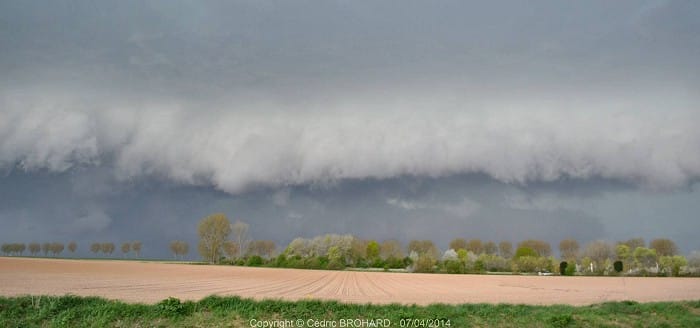 Arcus à l'avant du système convectif quasi-linéaire (QLCS) qui a balayé le nord de la France le 7 avril 2014. Cliché pris depuis Eterpigny, dans la Somme. (c) Cédric BROHARD