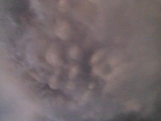 Mammatus à l'arrière à l'arrière du système orageux, vus depuis Solre-le-Château (Nord), en fin d'après-midi du 7 avril. (c) Jimmy DESORME