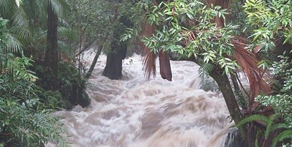 Ravine Ango transformée en torrent furieux. Orages du 14 avril 2014 sur la Réunion. (c) Rando Trek Reunion 