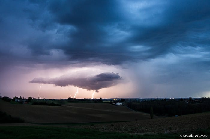 Cellule orageuse active, "moteur droit" d'un split réalisé une heure plus tôt sur le nord du Gers. 7 avril 2014. (c) Daniel GAUVIN 