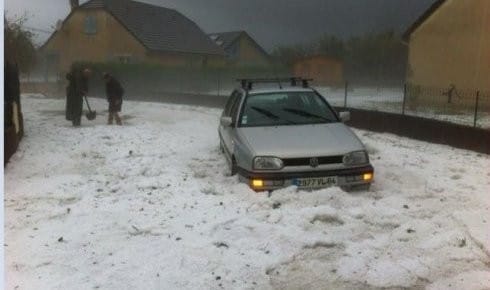 Grêle dans les Pyrénées-Atlantiques - (c) Facebook Meteo64 Grêle dans les Pyrénées-Atlantiques - (c) Facebook Meteo64