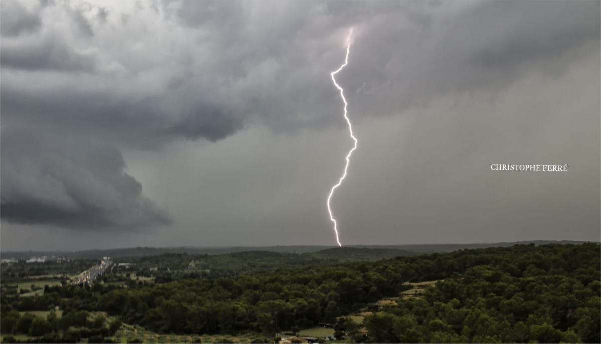 Orage actif dans le Gard en fin d'après-midi - C. FERRE Orage actif dans le Gard en fin d'après-midi - C. FERRE