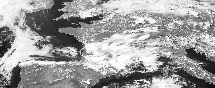 Image satellite visible du 25 juillet 2014 à 17h00 locales. Forte activité orageuse sur le sud de la France notamment. (c) Météosat Image satellite visible du 25 juillet 2014 à 17h00 locales. Forte activité orageuse sur le sud de la France notamment. (c) Météosat