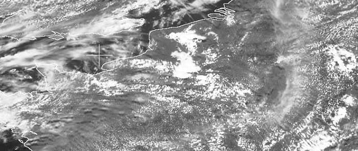 Image satellite visible du 27 juillet 2014 à 14h00 locales. Orages en formation sur le Nord - Pas de Calais et la Picardie. (c) Météosat