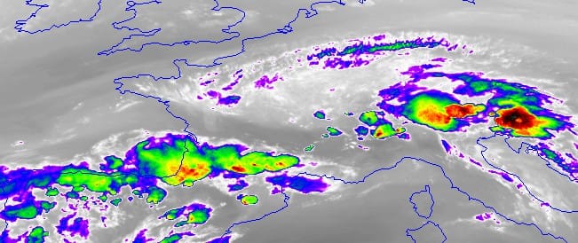 Image satellite infrarouge du 23 juin 2014 à 18h TU. Activité orageuse localement forte sur le piémont pyrénéen. (c) Météosat Image satellite infrarouge du 23 juin 2014 à 18h TU. Activité orageuse localement forte sur le piémont pyrénéen. (c) Météosat
