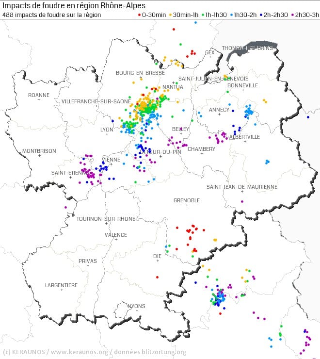 Impacts de foudre entre 18h00 et 21h00 locales, le 26 mai 2014. (c) KERAUNOS. Données foudre Blitzortung.