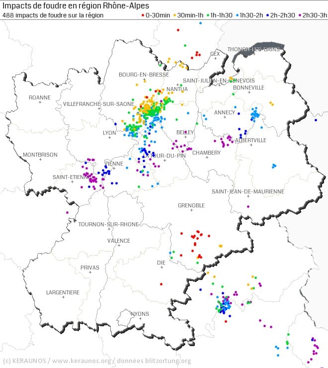 Impacts de foudre entre 18h00 et 21h00 locales, le 26 mai 2014. (c) KERAUNOS. Données foudre Blitzortung. Impacts de foudre entre 18h00 et 21h00 locales, le 26 mai 2014. (c) KERAUNOS. Données foudre Blitzortung.