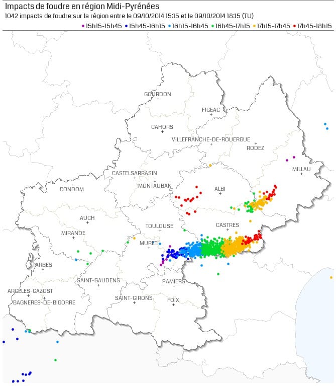 Impacts de foudre détectés en région Midi-Pyrénées le 9 octobre 2014, entre 17h15 et 20h15 locales. La trajectoire suivie par la supercellule est parfaitement identifiable. © KERAUNOS / données Blitzortung
