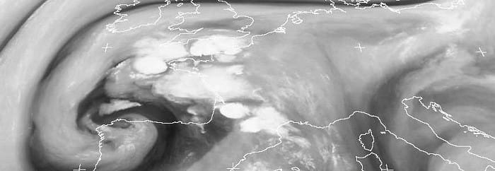 Activité orageuse localement forte sur l'ouest de la France. Image satellite vapeur d'eau du 13 août 2015 à 02h00 locales. © Météosat