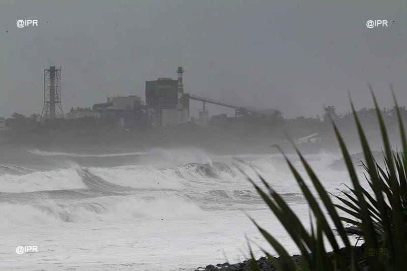 Houle sur La Réunion en marge du cyclone Bansi - Mardi 13 janvier 2015 (IP Réunion)
