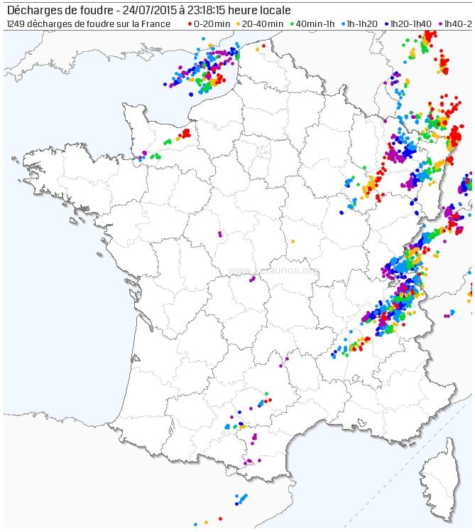 Activité foudre le 24 juillet 2015 entre 21h18 et 23h18 locales. © KERAUNOS / données Blitzortung Activité foudre le 24 juillet 2015 entre 21h18 et 23h18 locales. © KERAUNOS / données Blitzortung