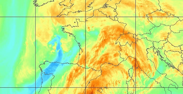 Image satellite vapeur d'eau colorisée, du 4 mai 2015 à 18h30 TU, où apparaissent les deux principaux forçages d'altitude. (c) Météosat
