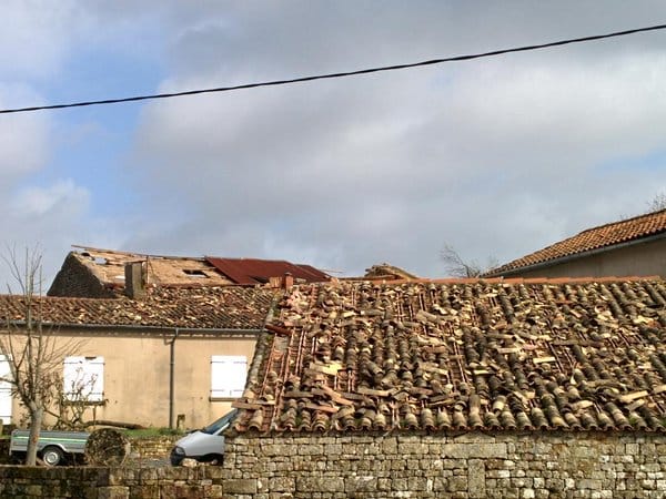 Dommages à Romans (Deux-Sèvres) causés par un phénomène venteux violent le 13 février 2016. © Samuel Desmarchais