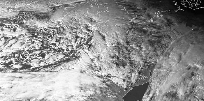 Image satellite visible, le 9 janvier 2016 à 16h00 locales. © Eumetsat Image satellite visible, le 9 janvier 2016 à 16h00 locales. © Eumetsat