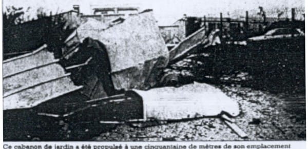 Tornade EF2 de Semussac (Charente-Maritime) du 19 novembre 1996 - Cabanon de jardin propulsé à une cinquantaine de mètres de son emplacement. © Archives Sud-Ouest Tornade EF2 de Semussac (Charente-Maritime) du 19 novembre 1996 - Cabanon de jardin propulsé à une cinquantaine de mètres de son emplacement. © Archives Sud-Ouest