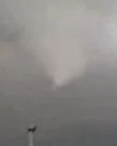 Tornade EF1 d'Aillant-sur-Tholon (Yonne) du 19 octobre 2006 - Détail du cône (c) Zoukangel Tornade EF1 d'Aillant-sur-Tholon (Yonne) du 19 octobre 2006 - Détail du cône (c) Zoukangel