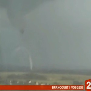 Tornade EF2 de Soulosse-sous-Saint-Elophe (Vosges) du 11 février 2007 - Détails du tourbillon filmé Tornade EF2 de Soulosse-sous-Saint-Elophe (Vosges) du 11 février 2007 - Détails du tourbillon filmé