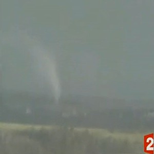 Tornade EF2 de Soulosse-sous-Saint-Elophe (Vosges) du 11 février 2007 - Détails du tourbillon filmé Tornade EF2 de Soulosse-sous-Saint-Elophe (Vosges) du 11 février 2007 - Détails du tourbillon filmé