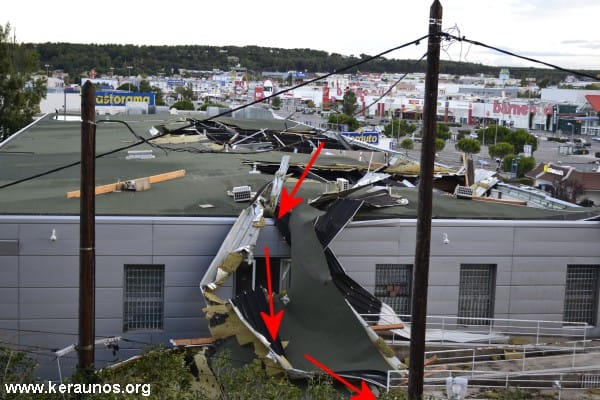 Dégâts causés par la tornade des Pennes-Mirabeau, le 14 octobre 2012.