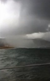 Tornade de Sainte-Maxime le 18 mai 2013 dans le Var : capture vidéo. Tornade de Sainte-Maxime le 18 mai 2013 dans le Var : capture vidéo.