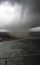 Tornade de Sainte-Maxime le 18 mai 2013 dans le Var : capture vidéo. Tornade de Sainte-Maxime le 18 mai 2013 dans le Var : capture vidéo.