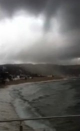 Tornade de Sainte-Maxime le 18 mai 2013 dans le Var : capture vidéo. Tornade de Sainte-Maxime le 18 mai 2013 dans le Var : capture vidéo.