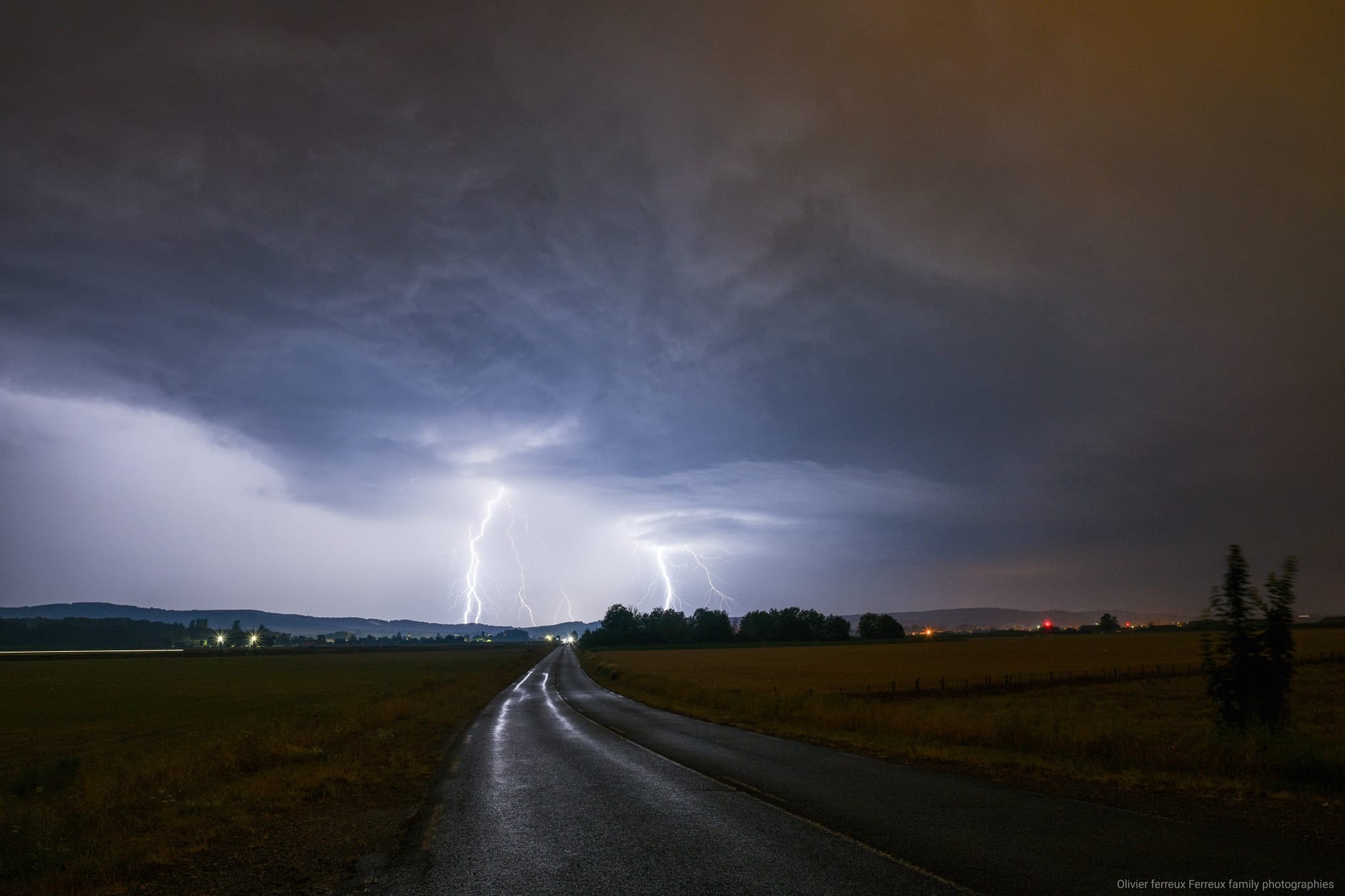 Toutes les routes mènent aux orages !!! Luxeuil-les-Bains - 20/07/2019 23:00 - Ferreux Family Photographies