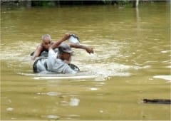 Le cyclone Roanu frappe les états du Golfe du Bengale et cause la mort d'au moins 100 personnes