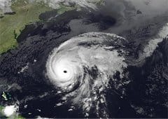 Rafale à 206 km/h au passage de l'ouragan majeur Nicole sur les Bermudes le 13 octobre