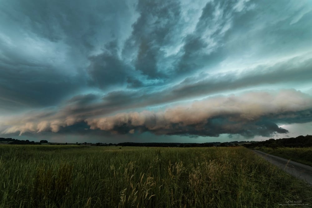 Bow echo destructeur entre France et Belgique le 23 juin 2016