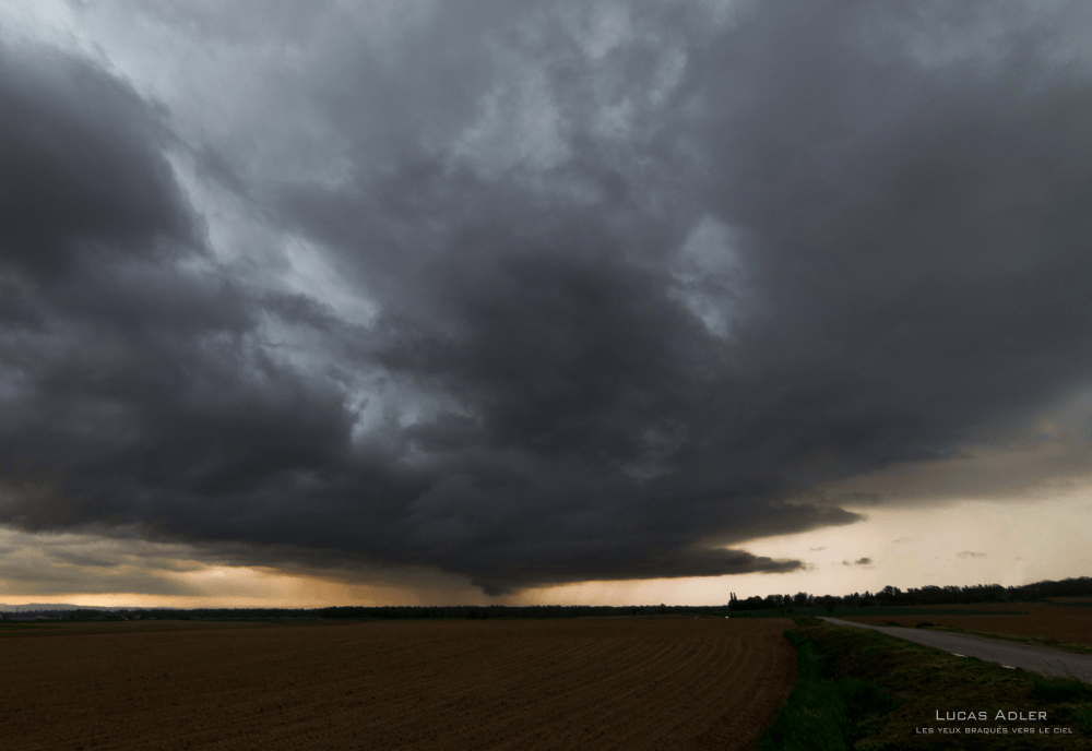 Orage rotatif sur la plaine d'Alsace le 27 avril 2015