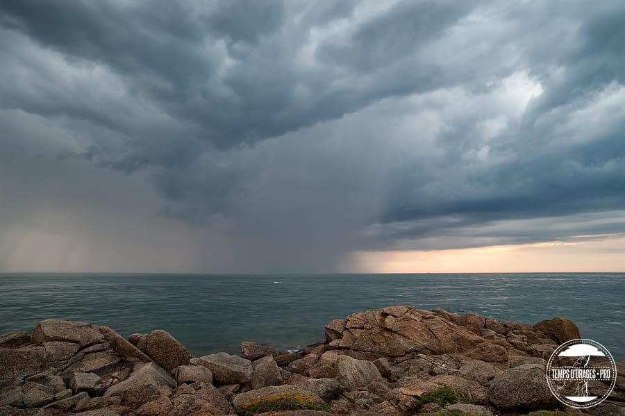 Orage au large de Cherbourg dans la Manche le 7 mai 2016 - Xavier Delorme