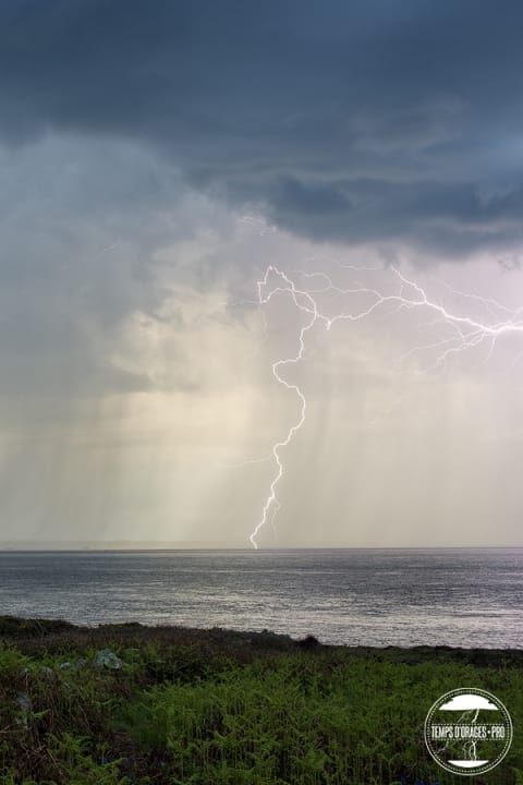 Orage au large de Cherbourg dans la Manche le 7 mai 2016 - Xavier Delorme