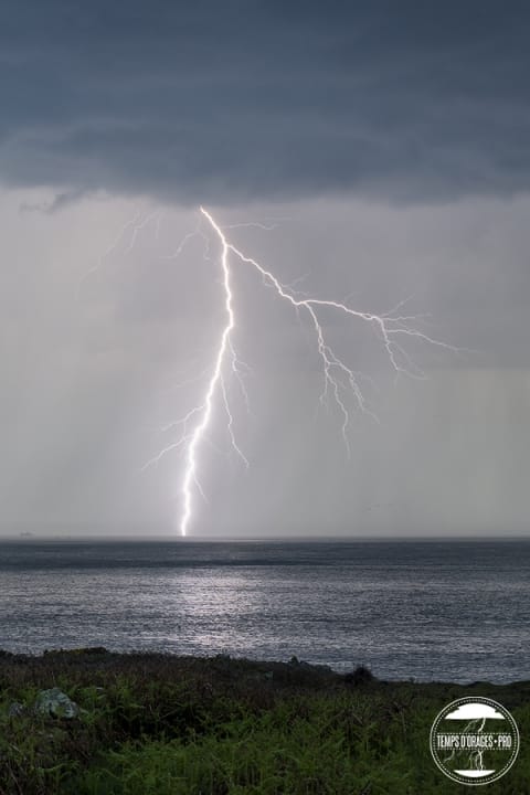 Orage au large de Cherbourg dans la Manche le 7 mai 2016 - Xavier Delorme