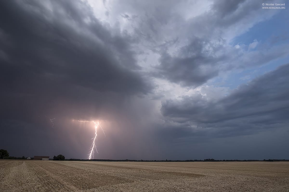 Foudre ramifiée dans le centre du pays le soir du 16 juillet 2015