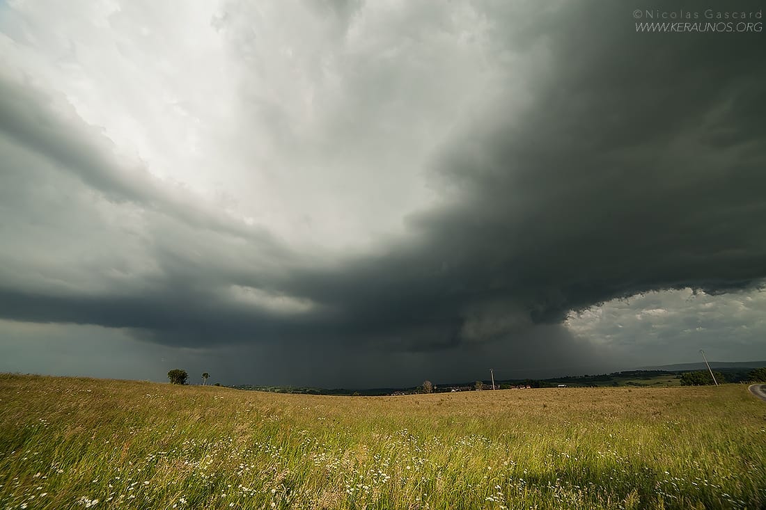 Reportage photo : supercellule moteur gauche puis foudre dans le