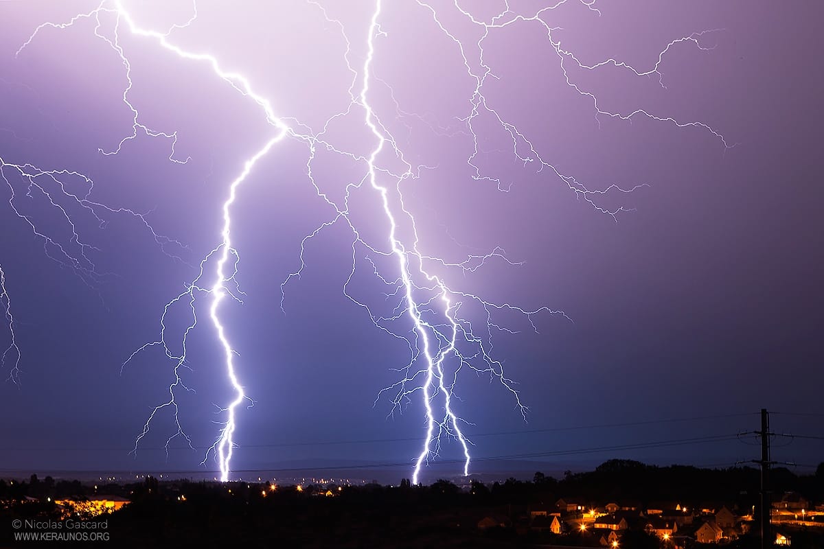 Orages nocturnes très électriques entre Dordogne, Charente et Limousin le 3 août 2015